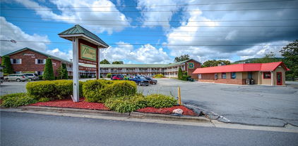 341 N MAIN Street, Sparta