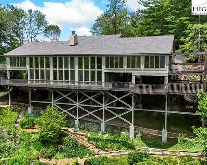514 Raven Ridge Road, Banner Elk
