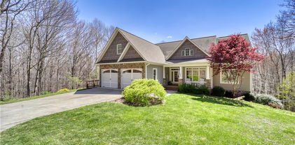 142 Fairway Oaks Drive, West Jefferson