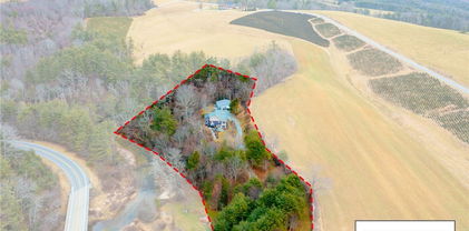 4277 Glade Valley Road, Ennice