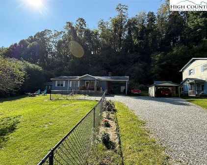 251 Green Briar Road, Boone