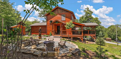 101 Fox Den Way, Beech Mountain