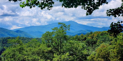 690/692 Lynn Hill Road, Boone