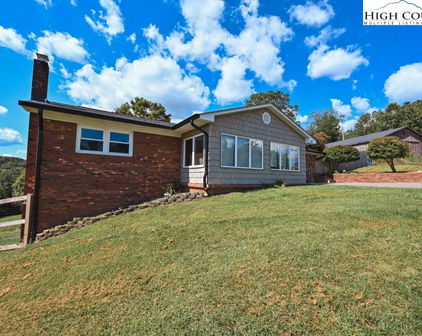 162 Carrie Dillard Road, West Jefferson