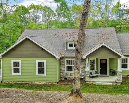 116 Huntsman Court, Laurel Springs