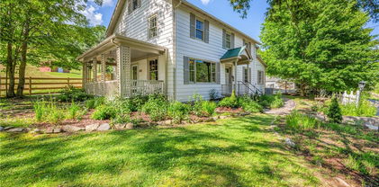 160 Old Turnpike East Road, Banner Elk
