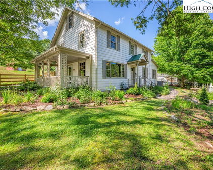 160 Old Turnpike East Road, Banner Elk