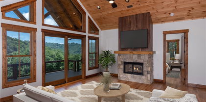 750 W Silver Springs Drive, Banner Elk