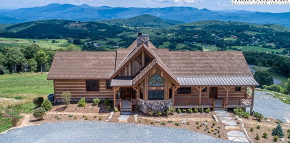 374 Foxfire Drive, Banner Elk