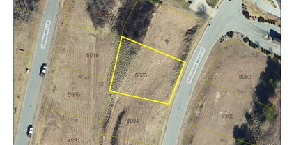 410 SE Huntington Woods Street, Lenoir