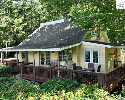 351 Old Bark, Boone