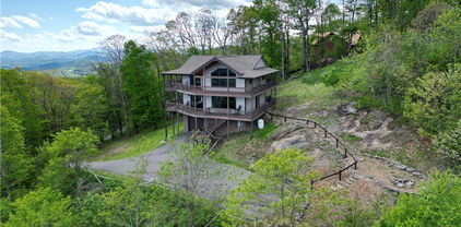 222 W Big Tree Road, West Jefferson