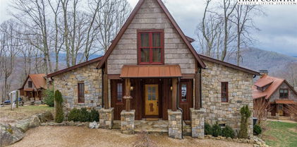 7 Eagle Village Circle, Banner Elk