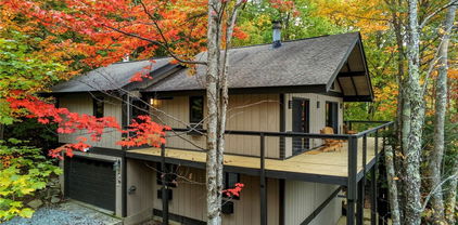 122 & 124 Lower Grouse Ridge Road, Beech Mountain