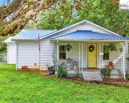 3570 Hollywood Ridge Road, Lenoir