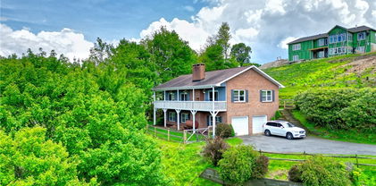 110 Sorrento Slopes Drive, Boone