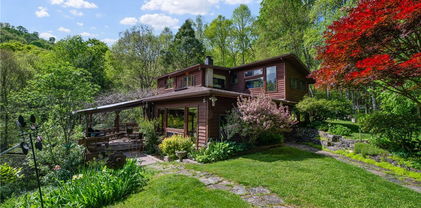 194 Shulls Hollar Road, Sugar Grove