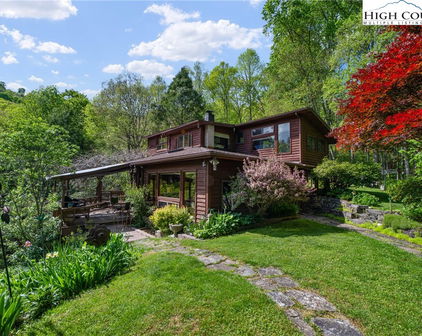 194 Shulls Hollar Road, Sugar Grove