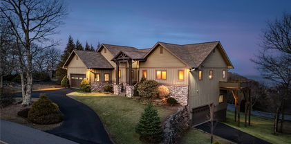 1071 State View Road, Boone
