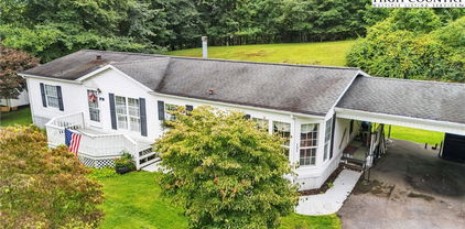 171 Autumn Lane, West Jefferson