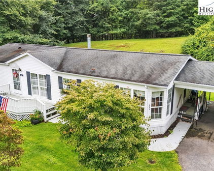 171 Autumn Lane, West Jefferson