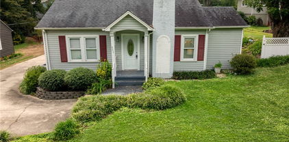 806 Lower Creek Drive, Lenoir