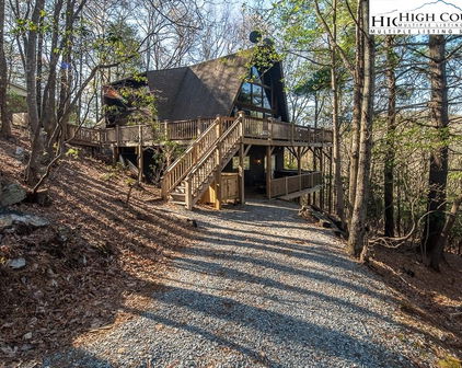 1027 Laurel Circle E, Deep Gap