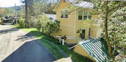 232 Cole Hollow Road, Newland