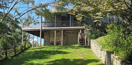 979 Wagon Road, Warrensville