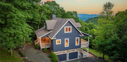 211 Maple Tree Lane, West Jefferson