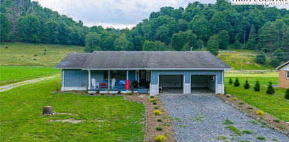 898 Three Top Road, Creston