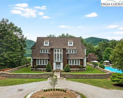 380 Pine Ridge, Boone