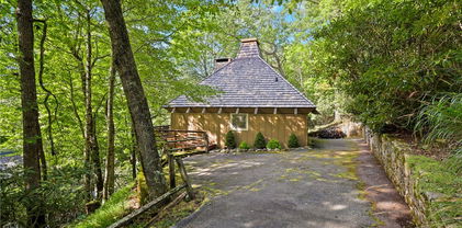 1239 Dogwood, Boone