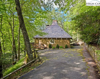 1239 Dogwood, Boone