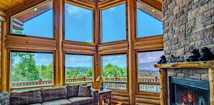 1370 Falls Creek Parkway, Elk Park