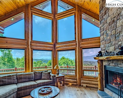 1370 Falls Creek Parkway, Elk Park