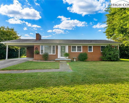 133 Brook Lane, West Jefferson