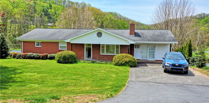 116 River Drive, Warrensville