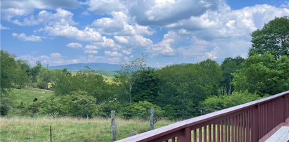 219 Lucky Alice Drive, Grassy Creek