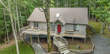 137 Staghorn Hollow Road, Beech Mountain