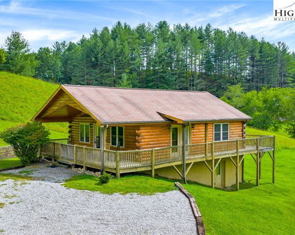 637 River Country Road, Piney Creek