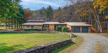 949/951 Watauga River Road, Sugar Grove