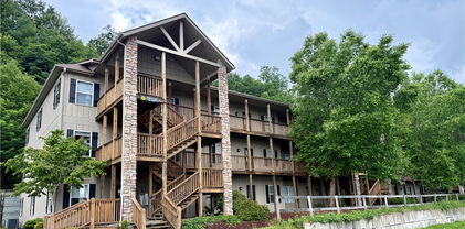 800 Meadowview Unit 17, Boone