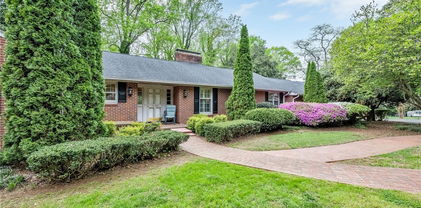908 Kenleigh Circle, Winston Salem