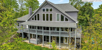 182 River Hills, Lansing