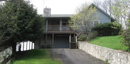 979 Wagon Road, Warrensville