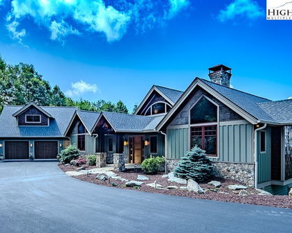 1437 Falls Creek Parkway, Elk Park