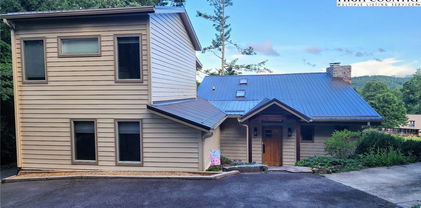 215 Rhododendron Loop, Newland