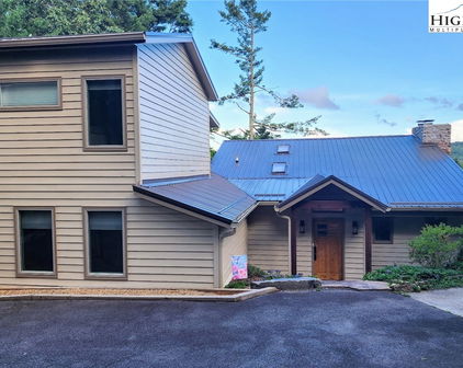 215 Rhododendron Loop, Newland