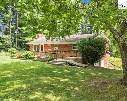 468 NC Highway 16, Crumpler